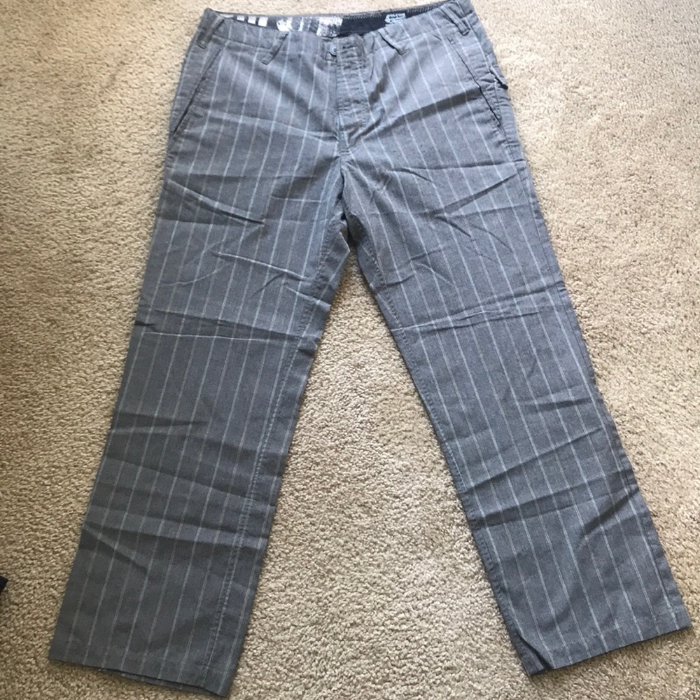 VOLCOM PANTS.